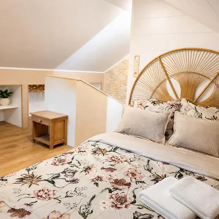 Le Refuge Des Etoiles - River View, Balcony & Pellet Stove *